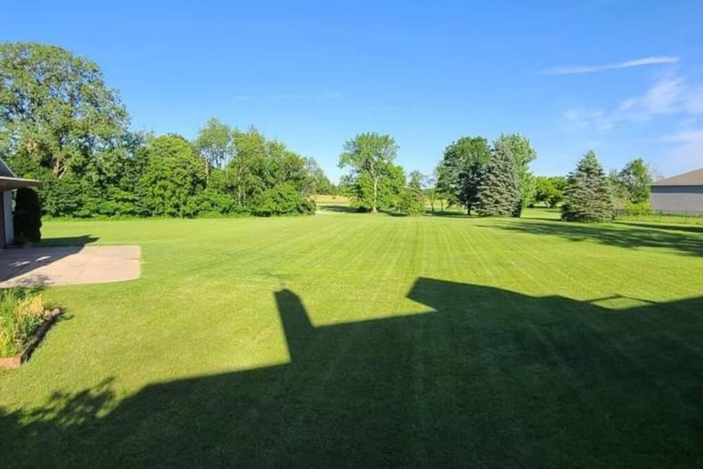Villa House On Grass Runway With Fly-In/Fly-Out Access Tecumseh Exterior foto